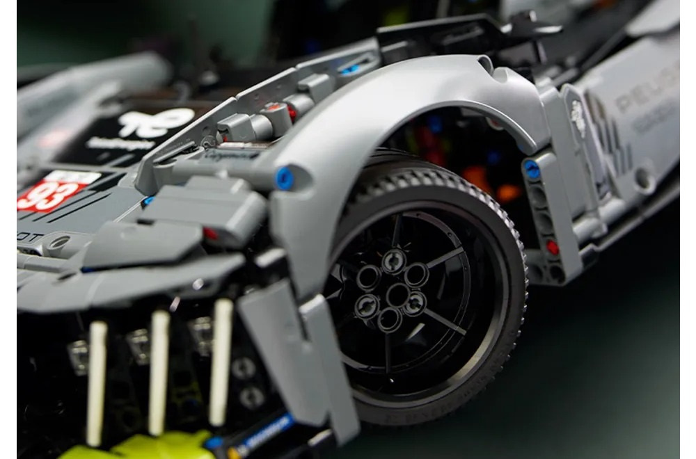 LEGO 42156 Technic PEUGEOT 9X8 24H Le Mans Hybrid Hypercar