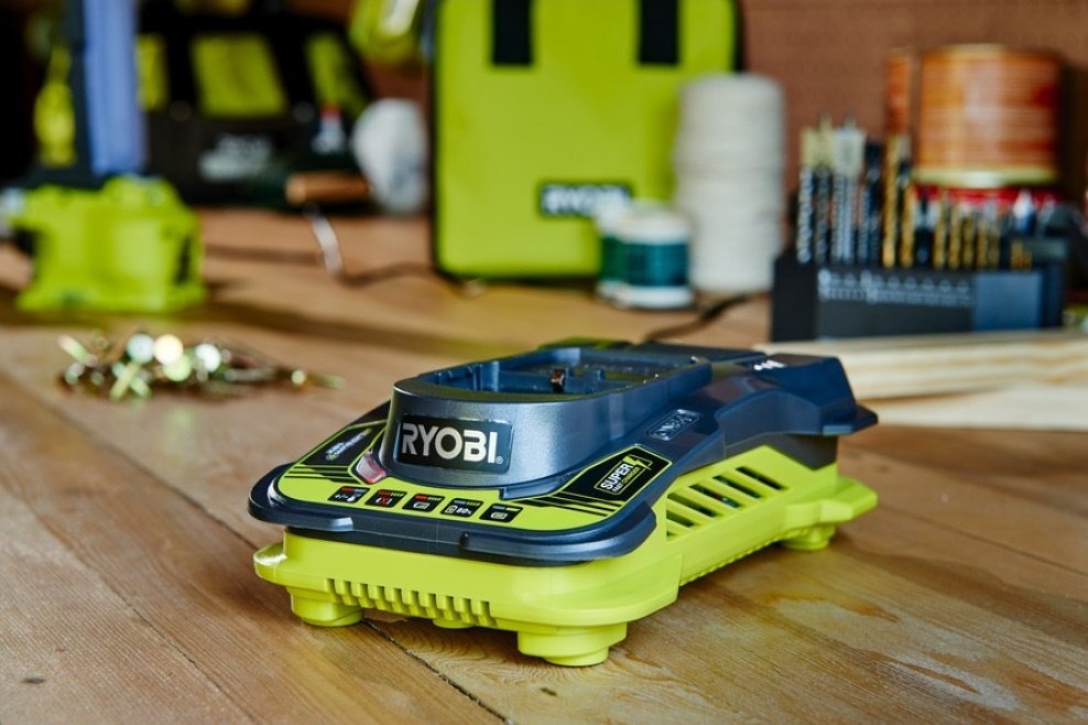 Зарядний пристрій Ryobi ONE + RC18-150