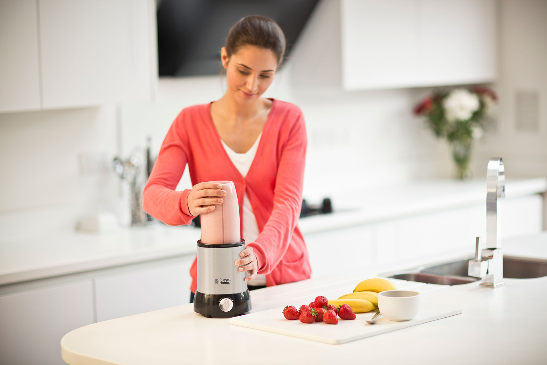 Блендер Russell Hobbs стаціонарний Nutri Boost 700Вт, чаша-700мл, чопер 300мл, чорно-сріблястий