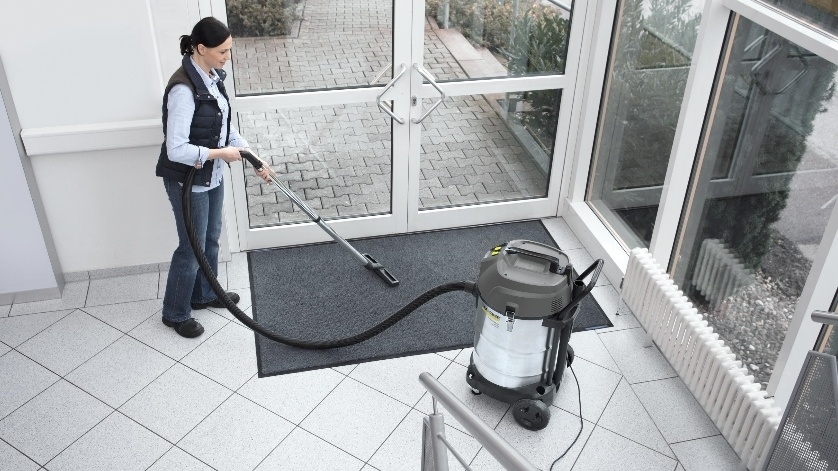 Пилосос професійний Karcher NT 70/2 Me Classic двомоторний, 2300Вт, 225мБар, контейнер 70л, 18.5кг