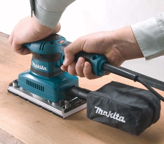 Віброшліфмашина Makita BO3710