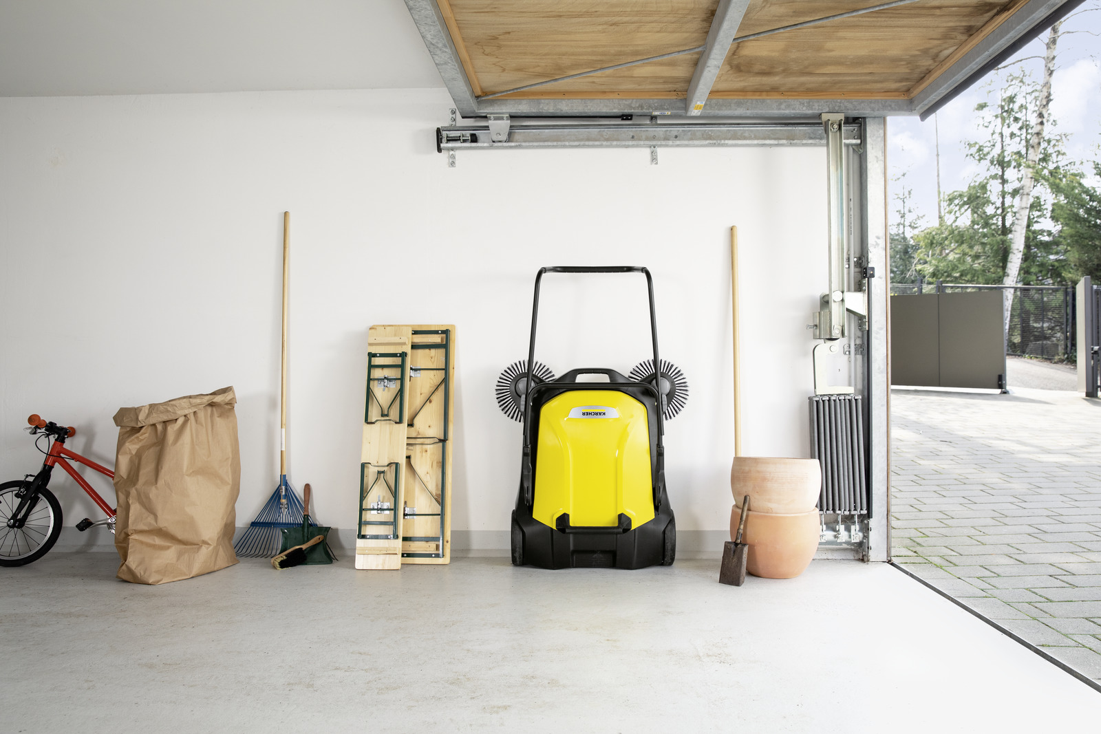 Підмітальна машина Karcher S 6 Twin, ручна, захват 86см, контейнер 38л, 14.8кг