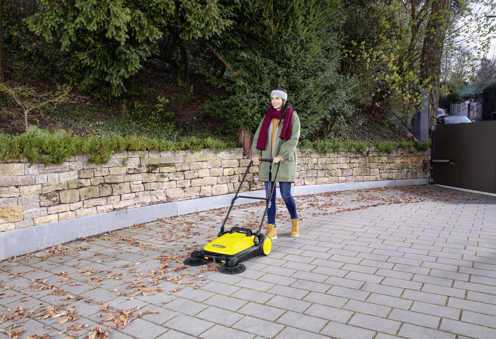 Підмітальна машина Karcher S 4 Twin ручна, захват 68см, контейнер 20л, 10.2кг