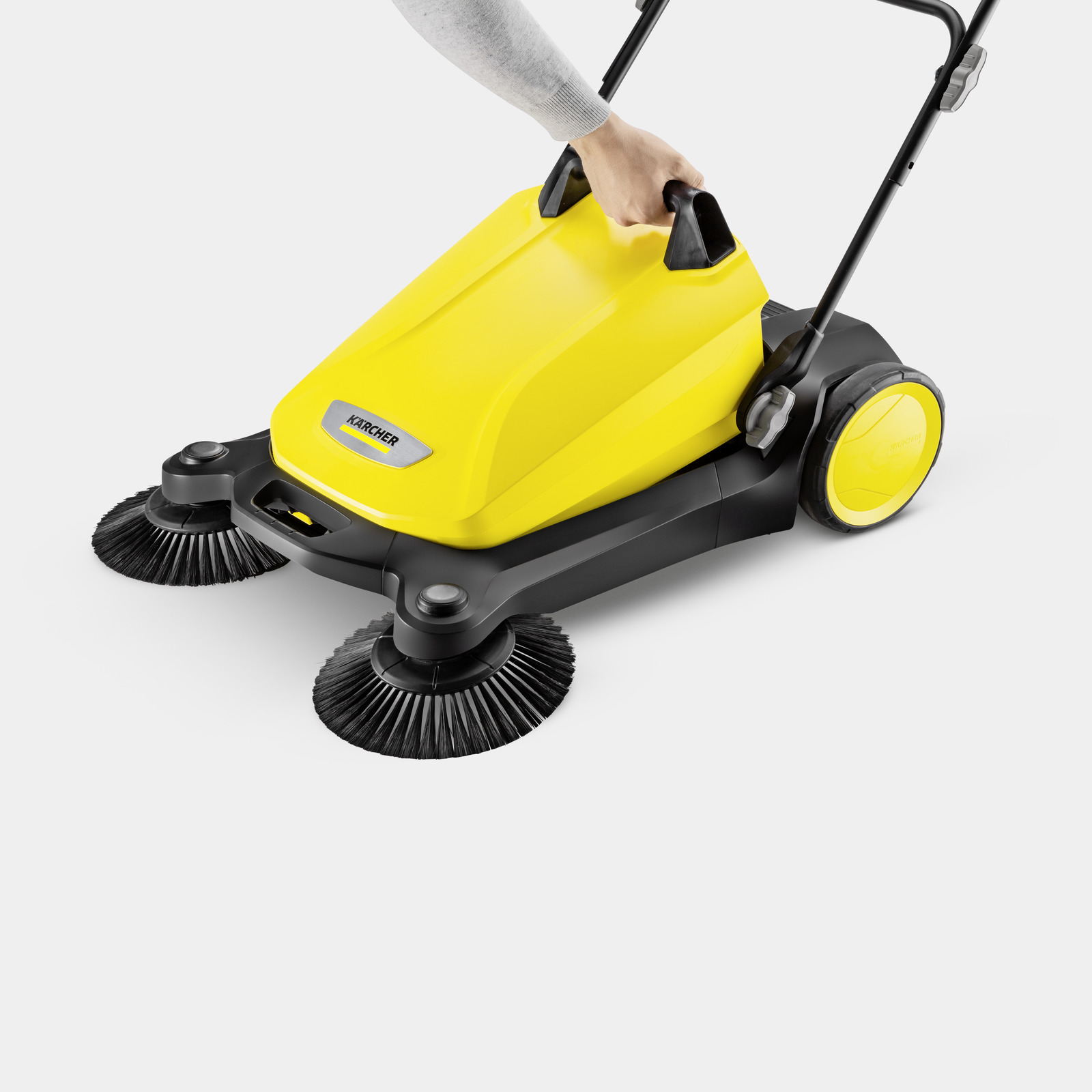 Підмітальна машина Karcher S 4 Twin ручна, захват 68см, контейнер 20л, 10.2кг