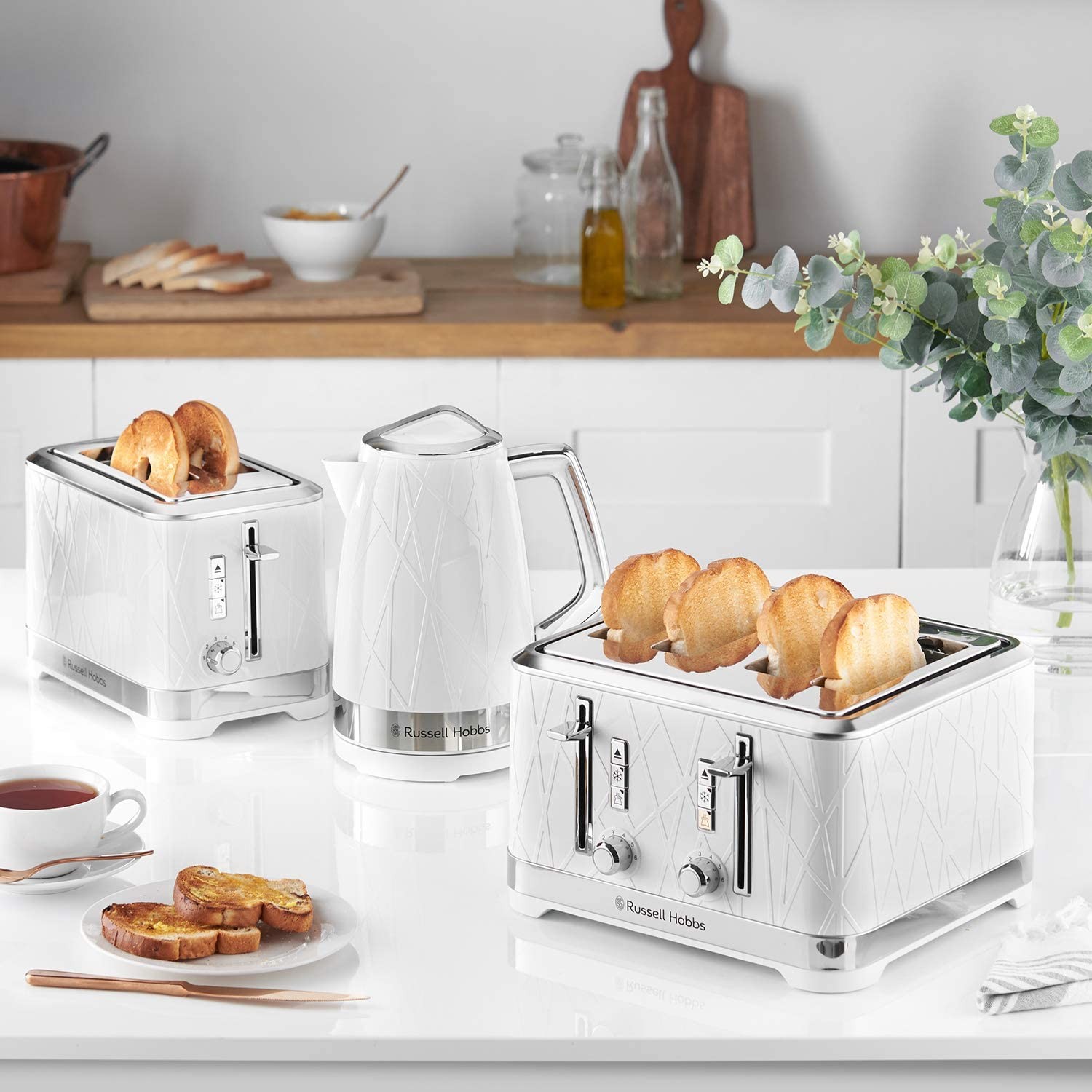 Електрочайник Russell Hobbs Structure 28080-70