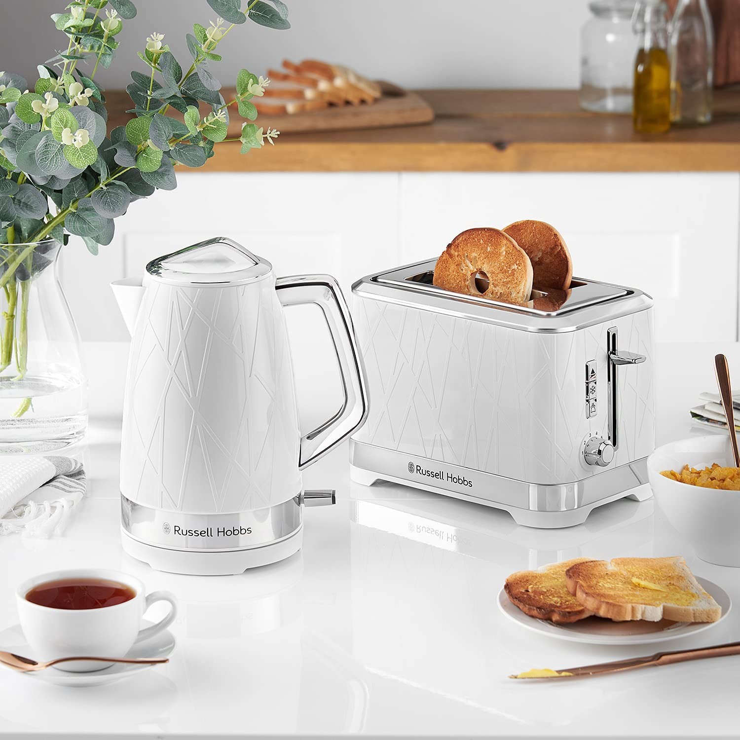 Электрочайник Russell Hobbs Structure 28080-70