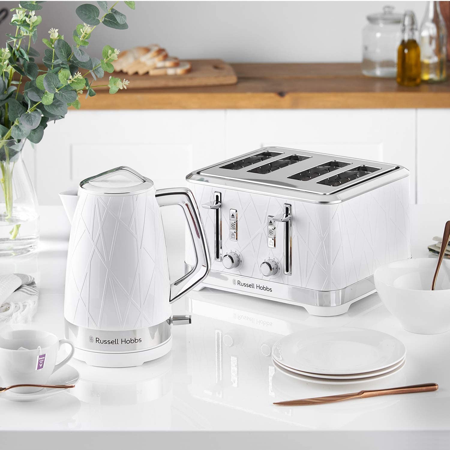 Электрочайник Russell Hobbs Structure 28080-70