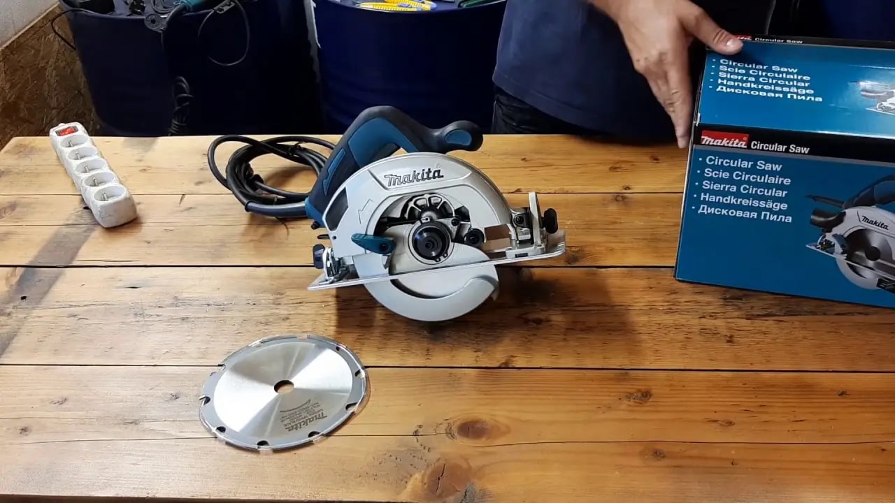 Пила дисковая Makita HS6601