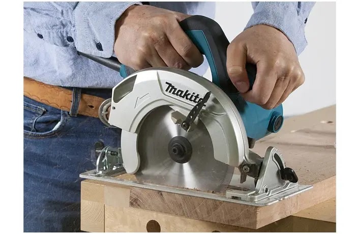 Пила дисковая Makita HS6601