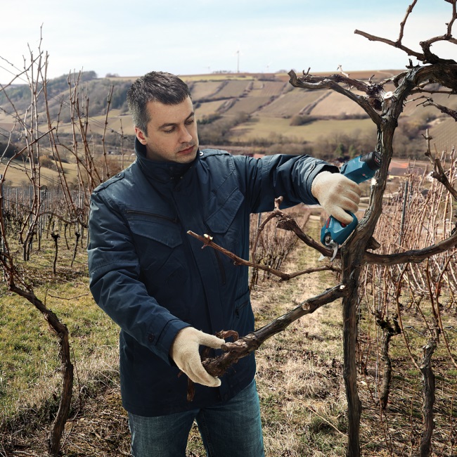 Секатор Bosch Pro Pruner АККУМУЛЯТОРНЫЙ SOLO без АКБ и ЗУ (0.601.9K1.020)