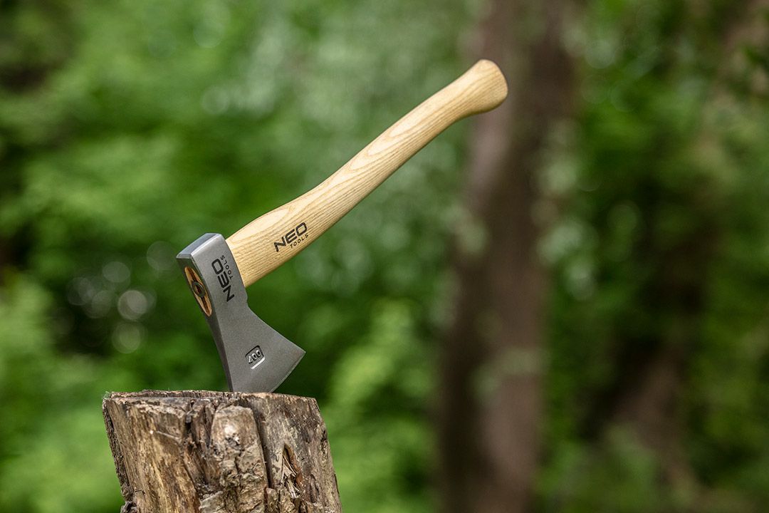 Топор универсальный Neo Tools Bushcraft рукоятка ясень 34.5см 400г кожаный чехол