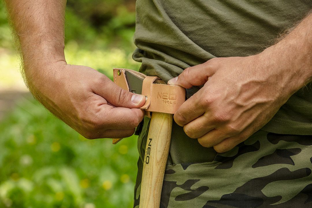 Топор универсальный Neo Tools Bushcraft рукоятка ясень 34.5см 400г кожаный чехол