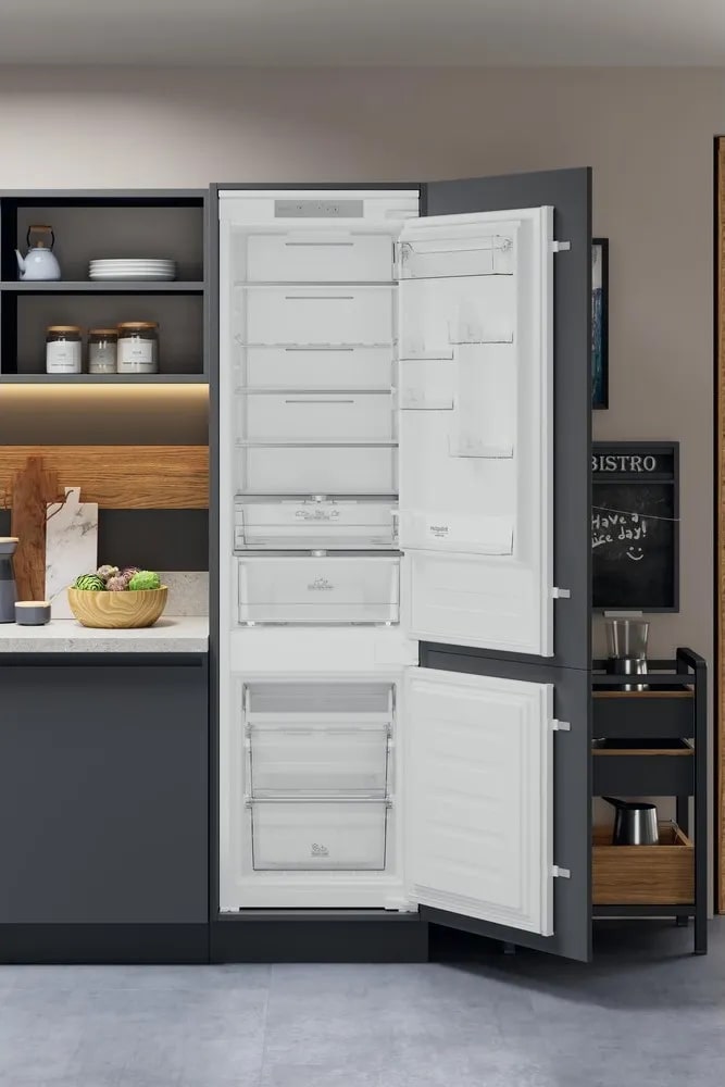 Вбудований холодильник Hotpoint-Ariston HAC20T321