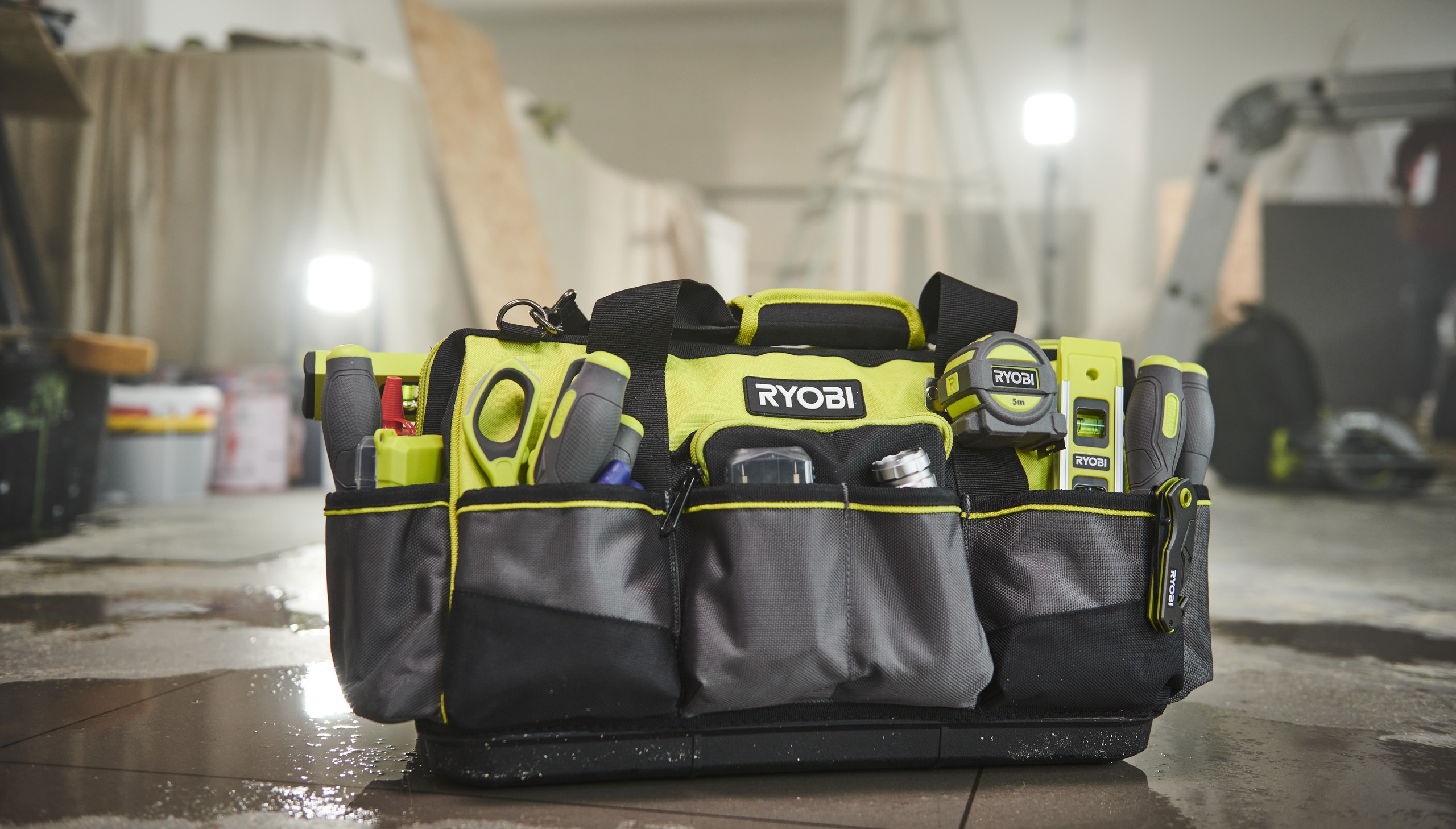 Сумка для інструменту Ryobi RSSMTB1, 33л, жорстка конструкція, поліестер, 29х46х26см