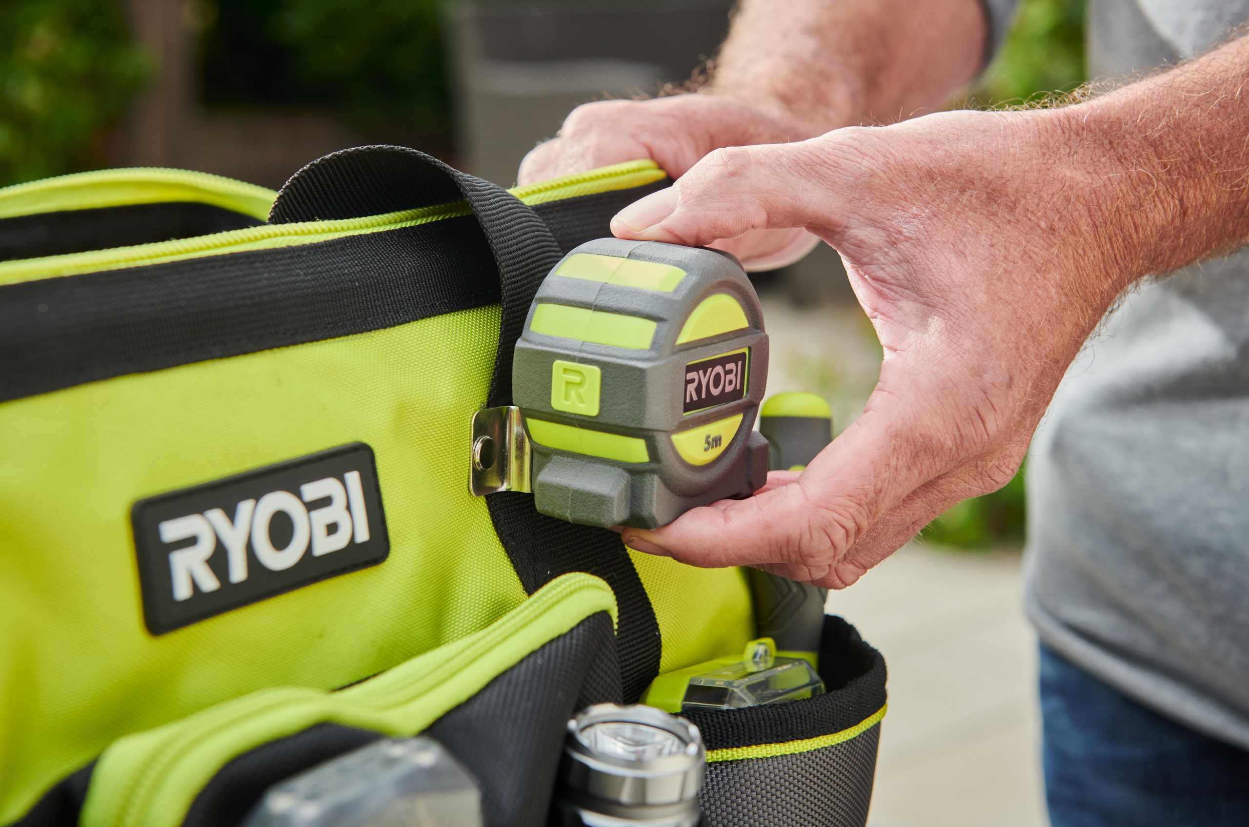 Сумка для інструменту Ryobi RSSMTB1, 33л, жорстка конструкція, поліестер, 29х46х26см