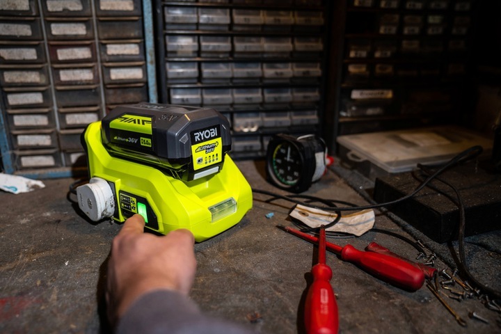 Інвертор напруги акумуляторний RYOBI RY36BI300A-0, MAX POWER 36В (без АКБ та ЗУ) (5133004893)