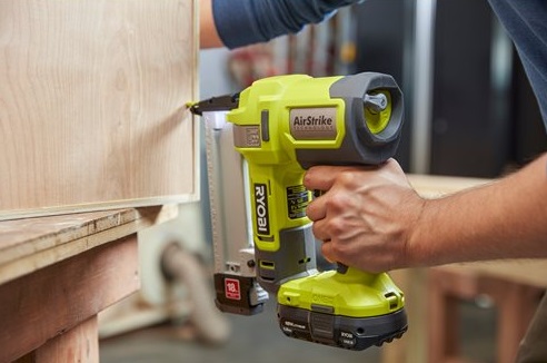 Степлер акумуляторний Ryobi R18GS18-0,  18В ONE+, скоба 10-38мм, тип 18G, 2.3кг, без АКБ та ЗП