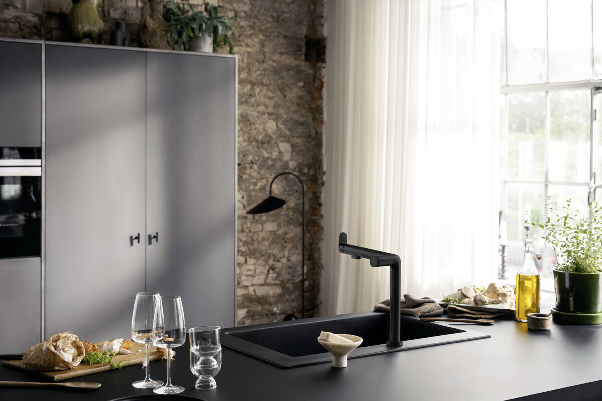 Змішувач для кухні Hansgrohe Aqittura M91, FilterSystem 240, чорний матовий (76804670)