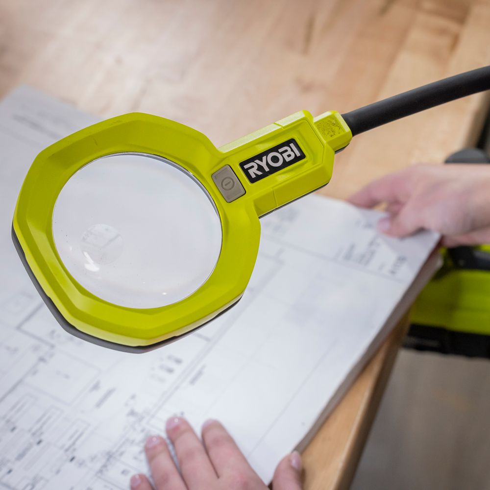 Ліхтар Ryobi RML18-0, 18В ONE+, 500лм, 2 режими,гнучка штанга, збільшувальналінза 86мм (без АКБ та ЗП)