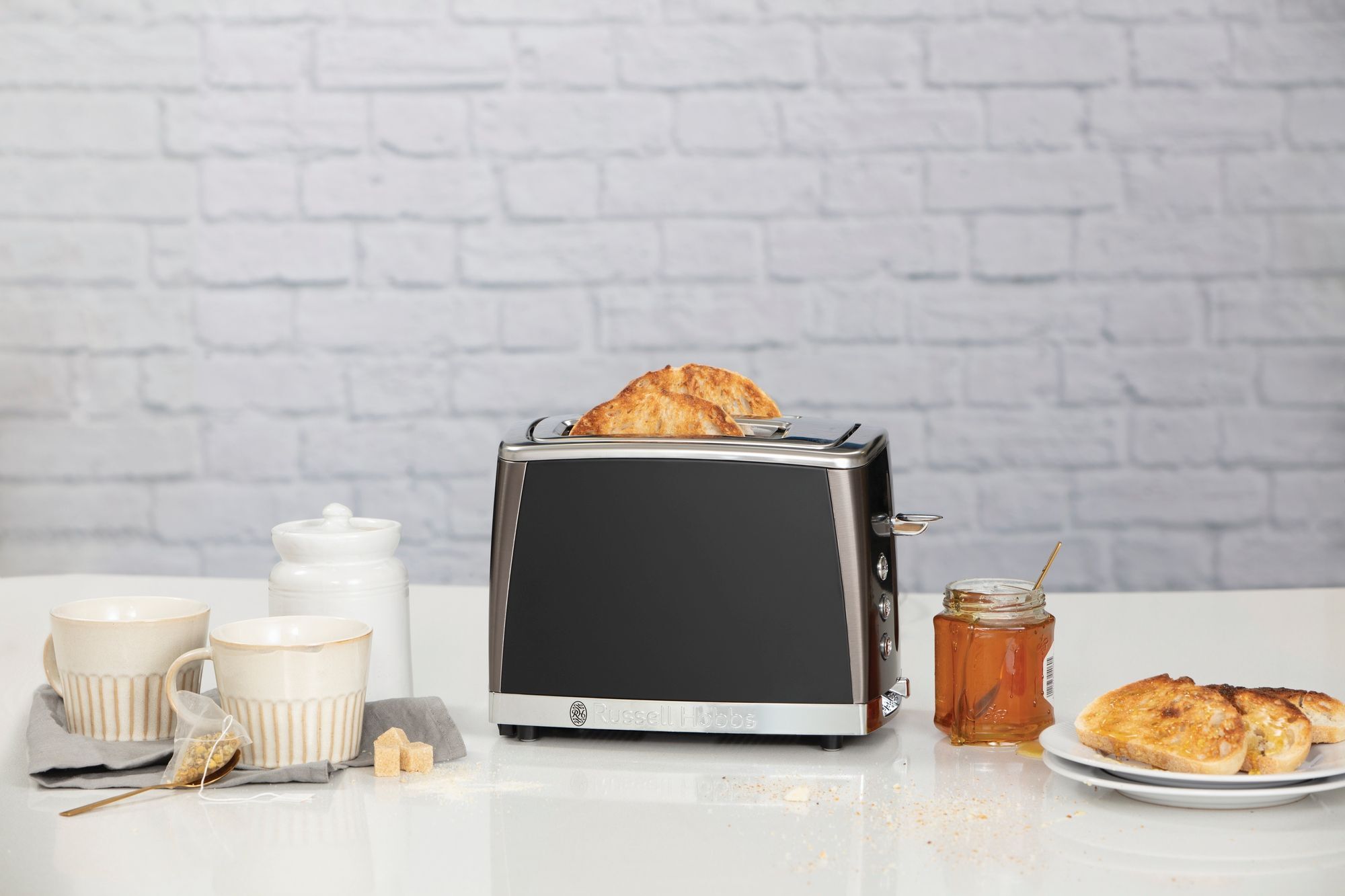 Тостер Russell Hobbs 26150-56 2 Slice Toaster Matte Black, 1550 Вт, 2 слоти, 5 режимів, чорний