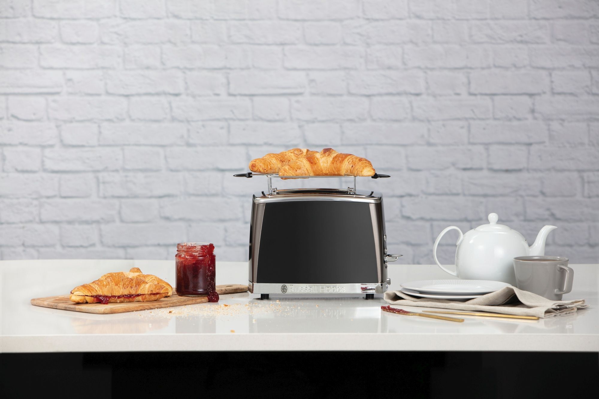 Тостер Russell Hobbs 26150-56 2 Slice Toaster Matte Black, 1550 Вт, 2 слоти, 5 режимів, чорний