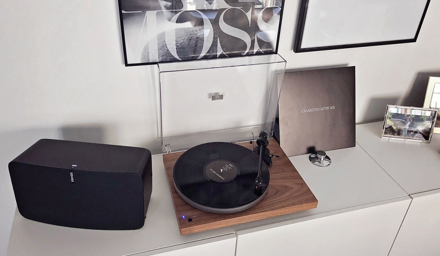 Вініловий програвач Pro-Ject Debut Carbon Sonos Edition Walnut