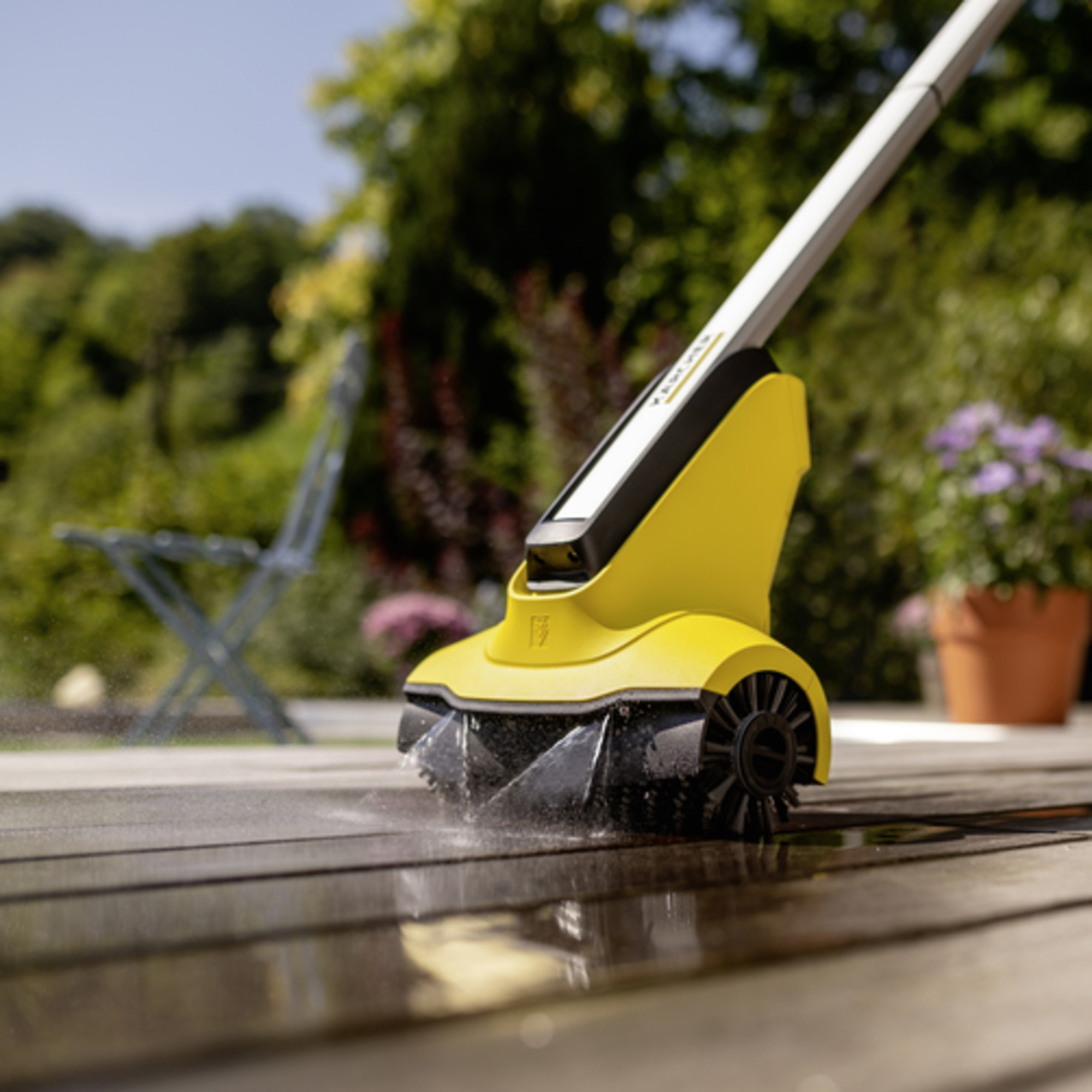 Щіткова машина Karcher PCL 3-18, акумуляторна, 18В, щітка 30см, подача води, 3.7кг, без АКБ і ЗП