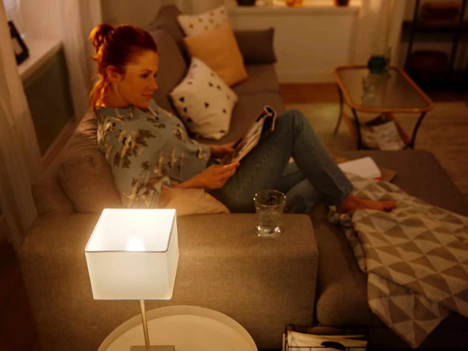 Лампа розумна Philips Hue E14, 5.3W (40Вт), 2000K-6500K, RGB, ZigBee, Bluetooth (929002294205)