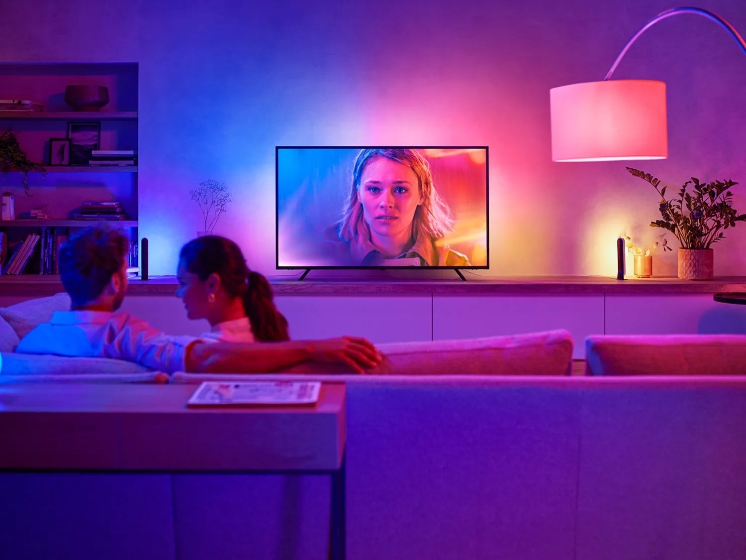 Стрічка світлодіодна розумна Philips Hue Play для ТВ 75", 0.5W(20Вт), 2000K-6500K, RGB, Gradient, ZigBee (929002422901)