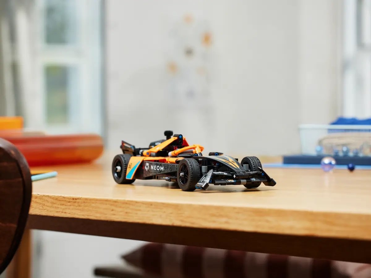 LEGO 42169 Technic Автомобиль для гонки NEOM McLaren Formula E