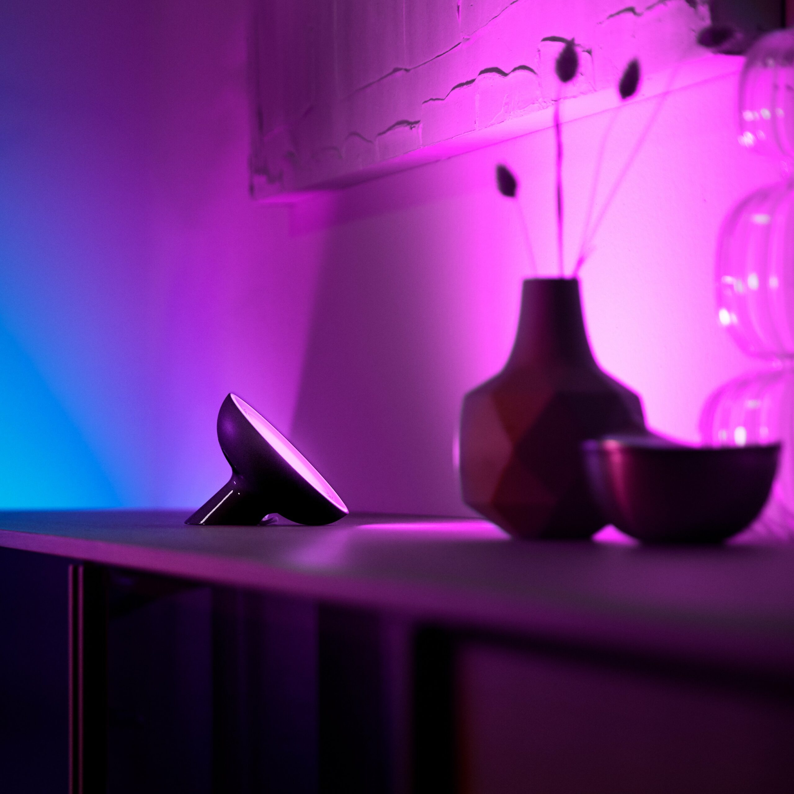 Настільний світильник Philips Hue Bloom, 2000K-6500K, Color, Bluetooth, з регулюванням яскравості світла, чорний