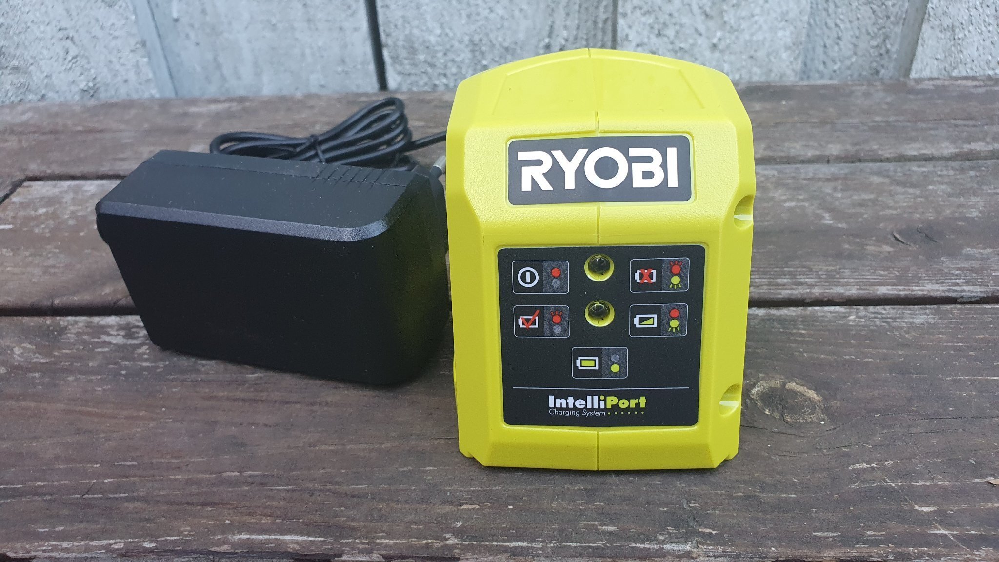 Зарядний пристрій Ryobi RC18115, ONE+ (5133003589)