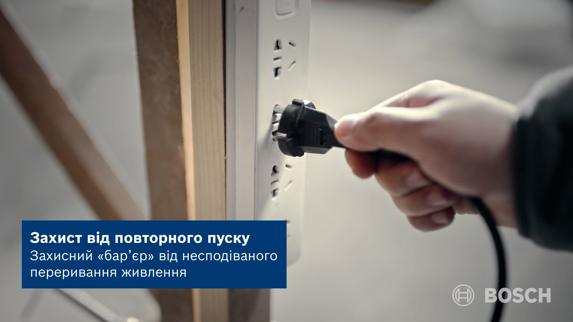 Фрезер Bosch GOF 130, 1300Вт, 11000-28000 об/хв, цанга 6 та 8мм, 3.5кг