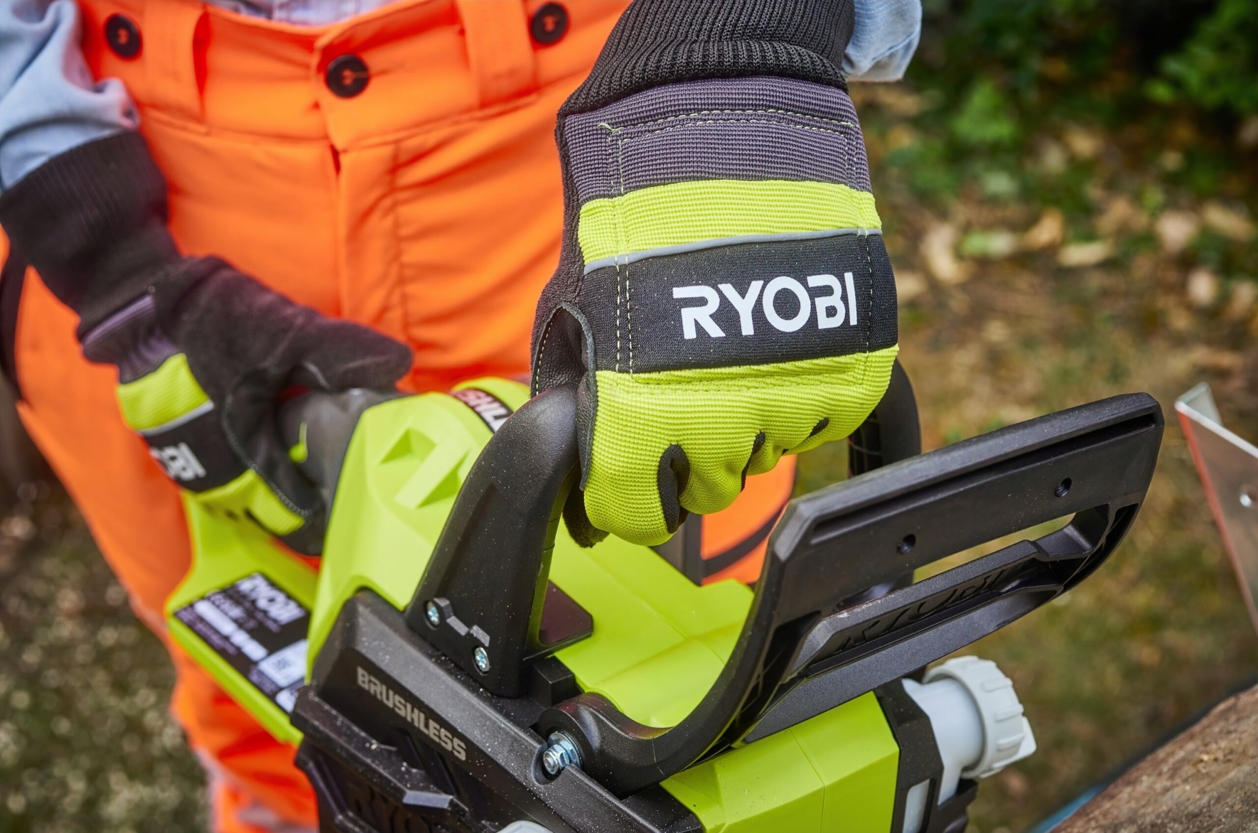 Рукавички для роботи з ланцюговою пилкою Ryobi RAC258M, вологозахист, р. XL (5132005712)