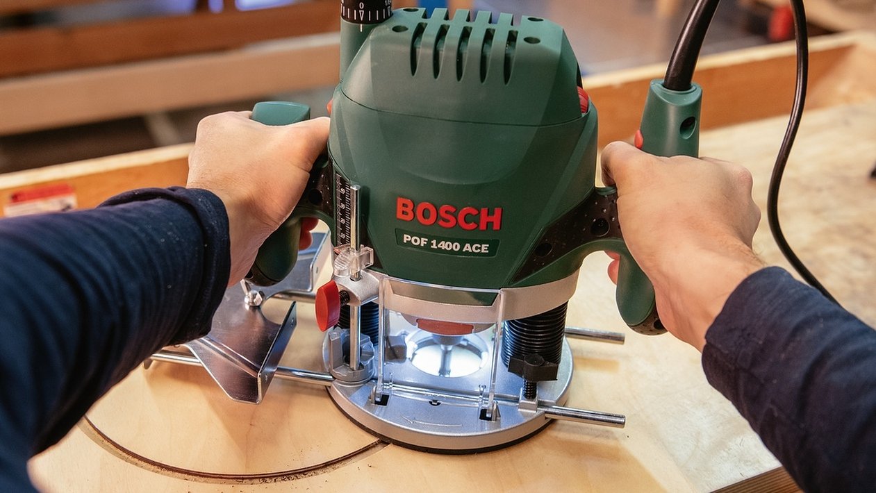 Фрезер Bosch POF 1400 ACE