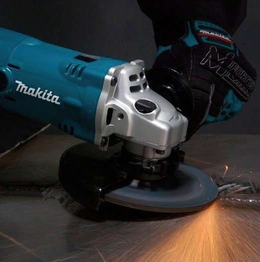 Кутова шліфмашина Makita GA7020