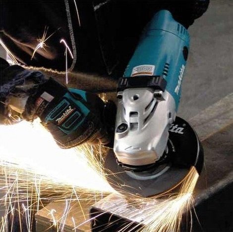 Угловая шлифмашина Makita GA7020