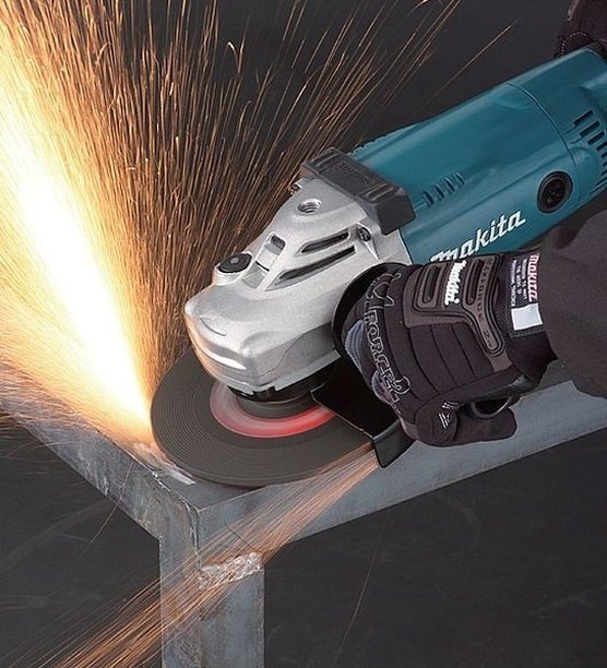 Угловая шлифмашина Makita GA7020