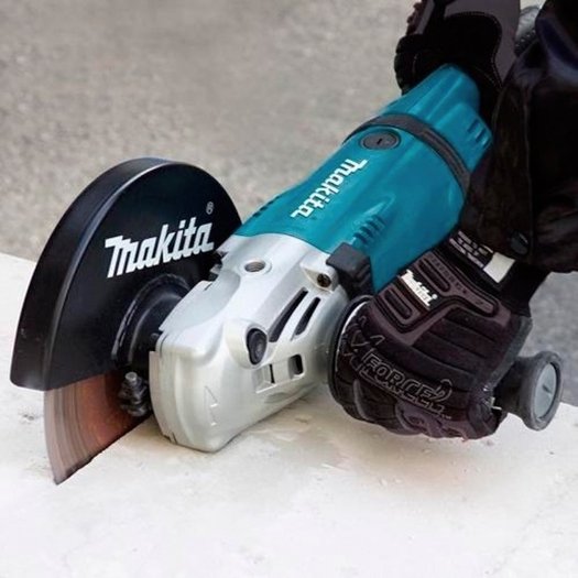 Угловая шлифмашина Makita GA7020