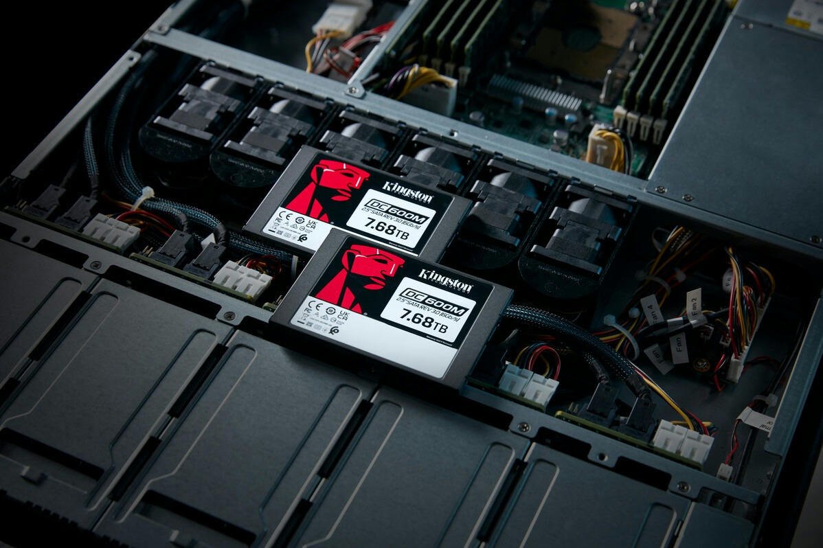 SSD накопичувач KINGSTON 2.5" 7.68TB SATA DC600M (SEDC600M/7680G)