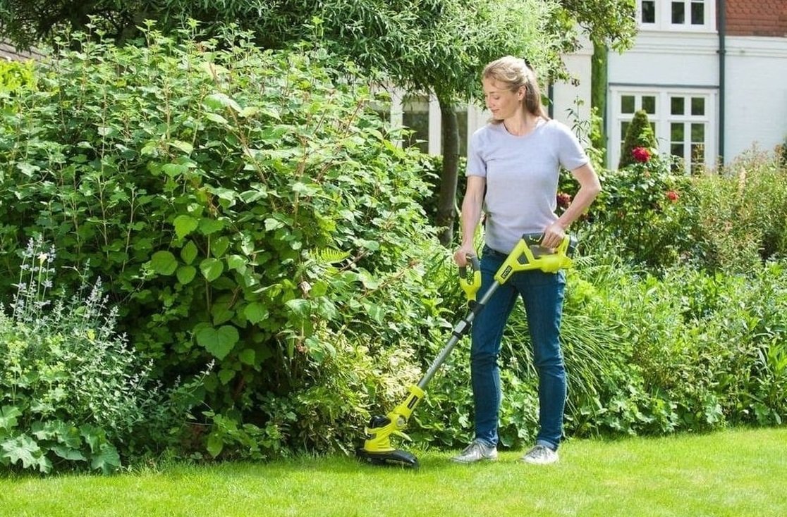 Триммер Ryobi ONE+ Hybrid RLT1831H20F 18В/220В 1х2А/ч, ширина скашивания 25/30см