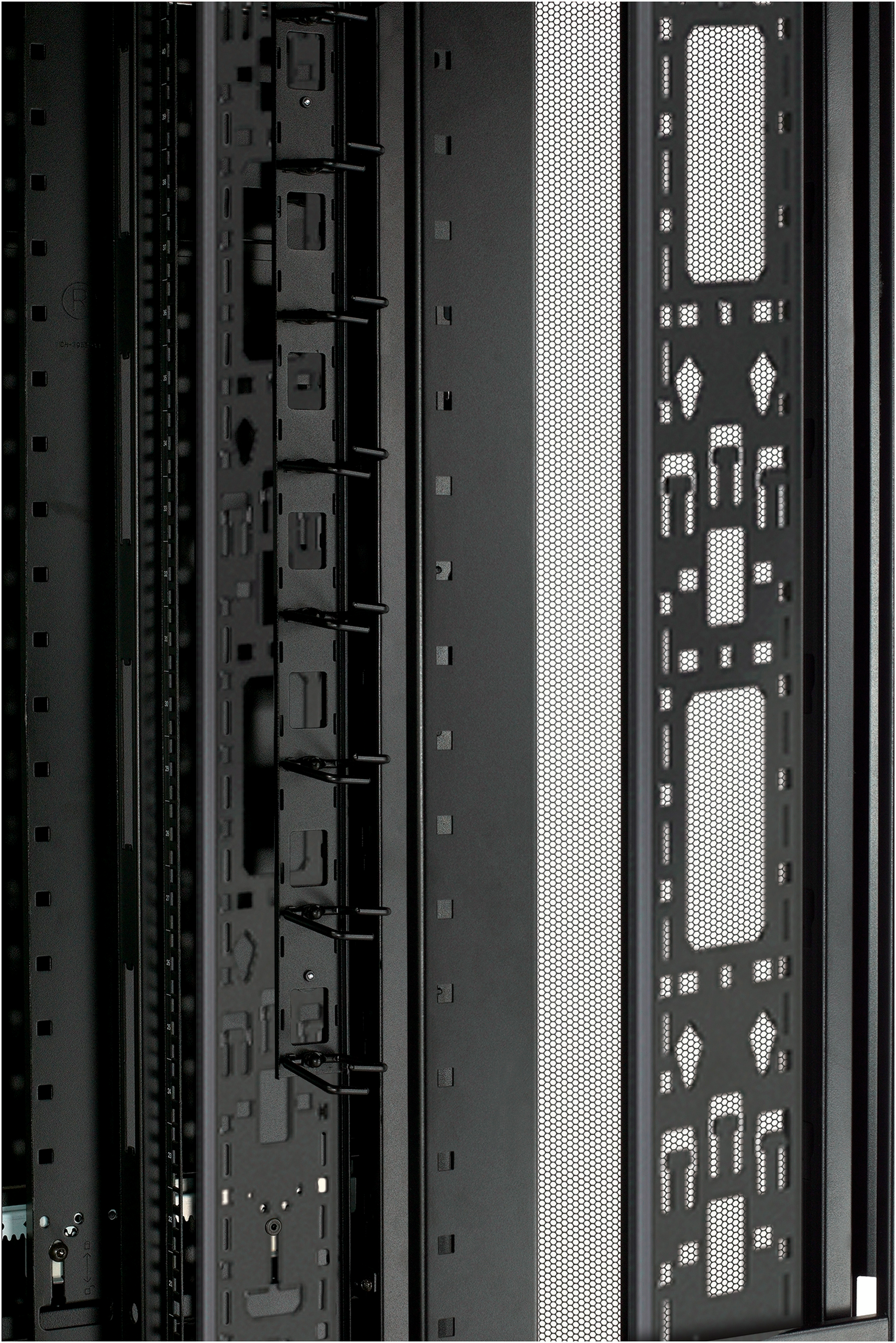 Шафа APC NetShelter SX 42U (600x1070) мм колір чорний (AR3100)