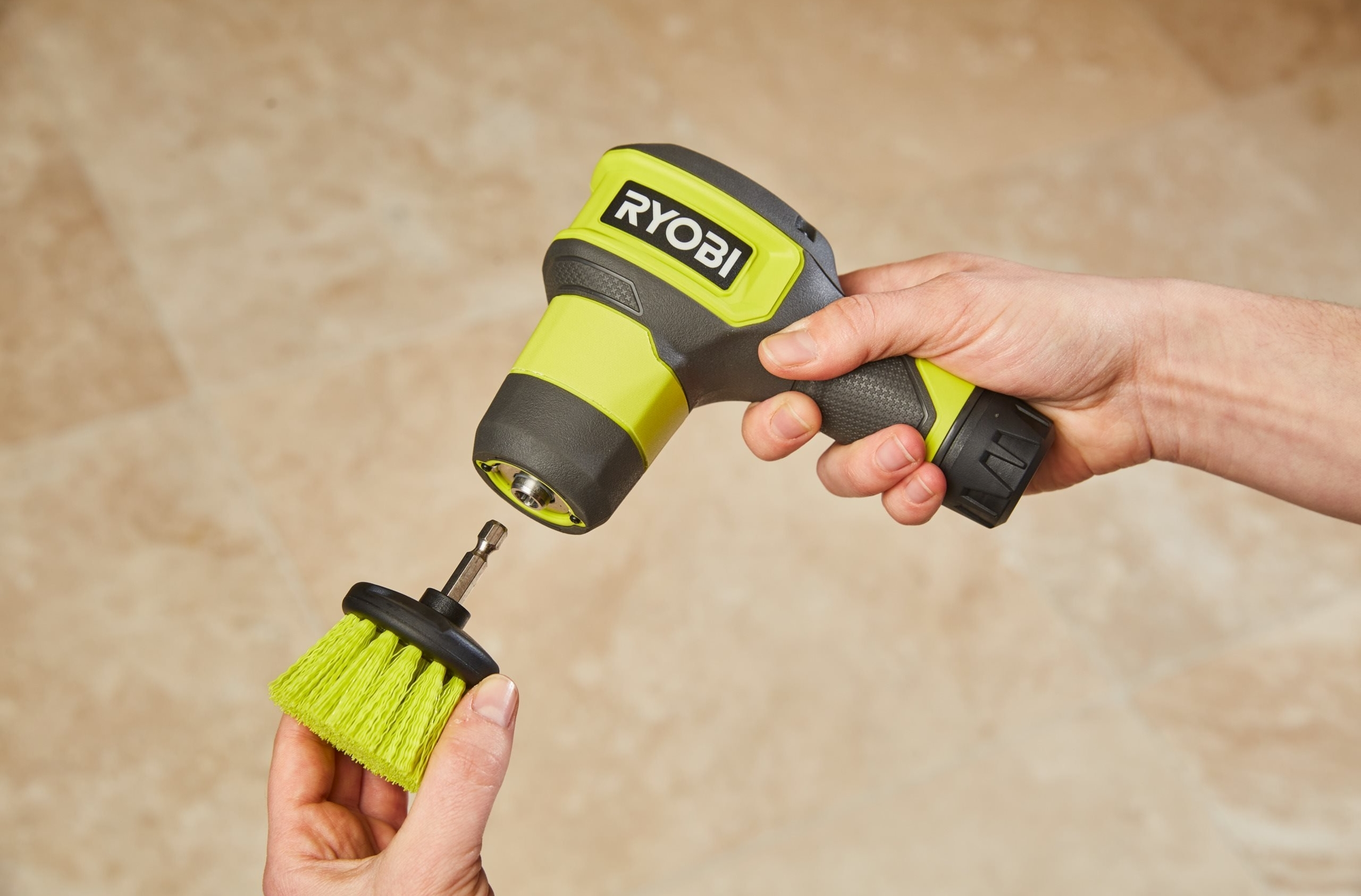 Щітка Ryobi RSCR4-120G акумуляторна 4В USB Lithium, акб 1х2Аг (5133006183)